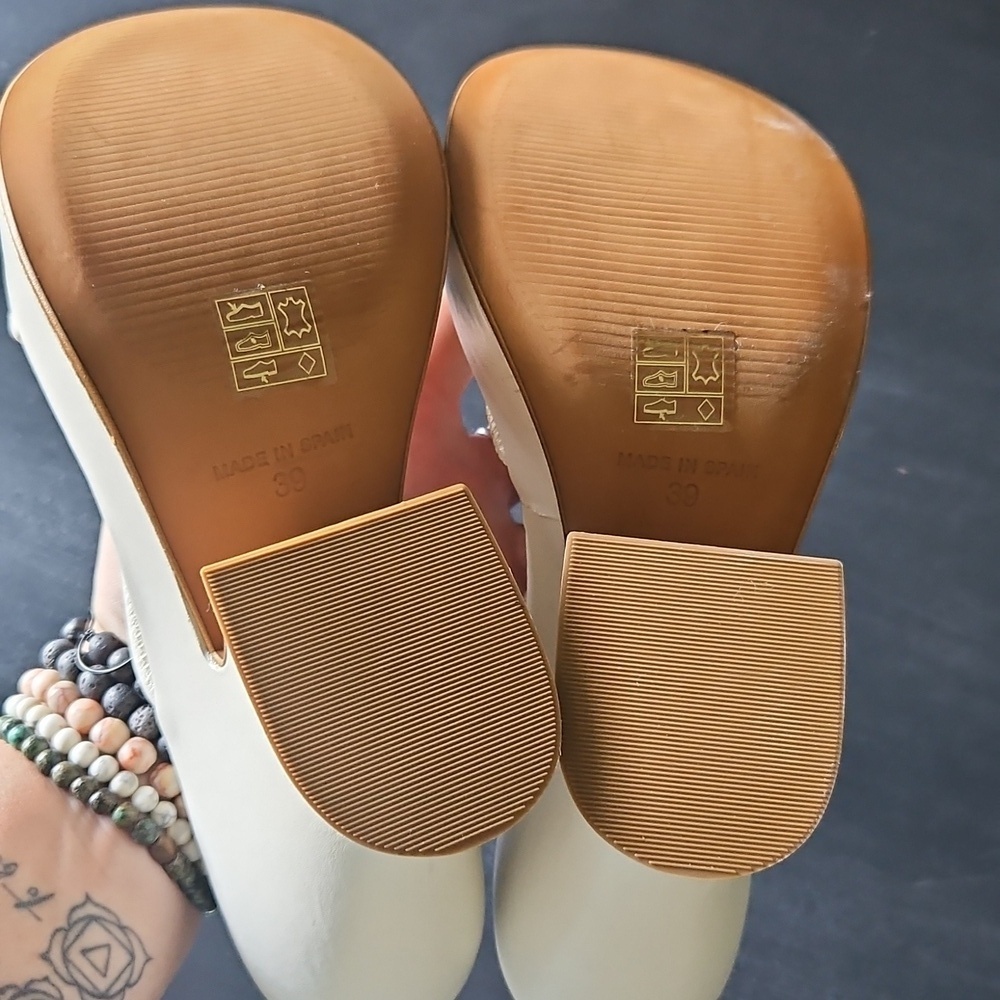 L'intervalle Women's Cream Sandals - Picture 4 of 4